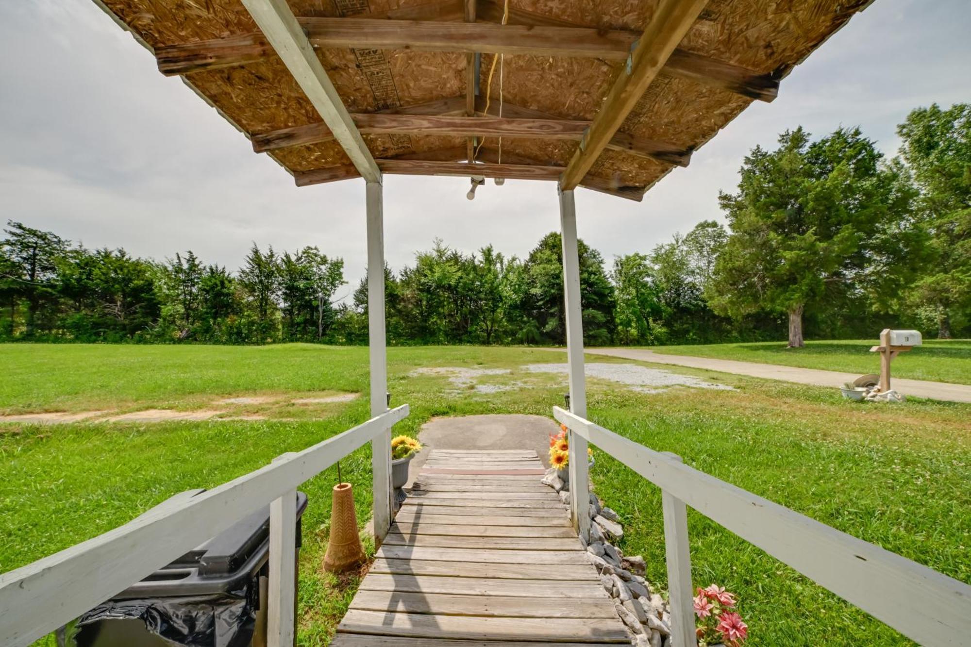 Serene Mcewen Cottage About 2 Mi To Golf Course! Exteriör bild