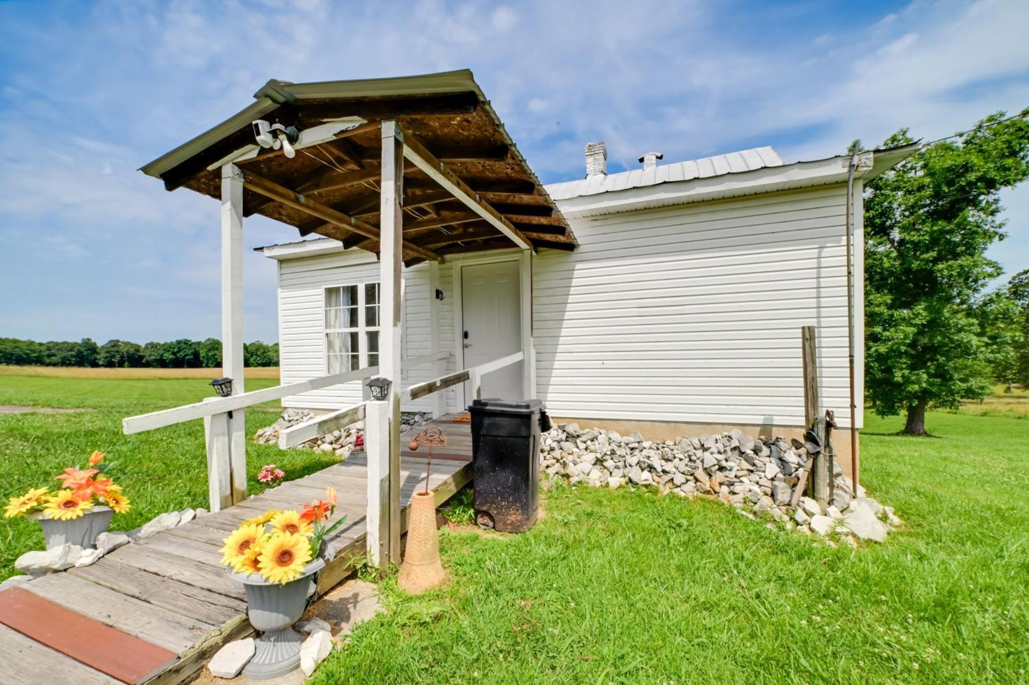 Serene Mcewen Cottage About 2 Mi To Golf Course! Exteriör bild